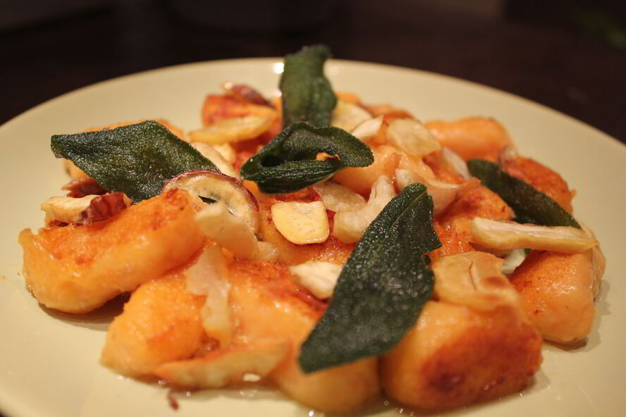 Рецепт ньокки из батата с шалфеем и каштановой стружкой