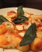 Ньокки из батата с шалфеем и каштановой стружкой