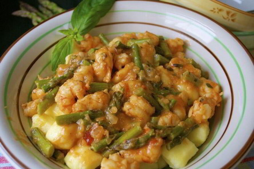 Рецепт ньокки с креветками и спаржей