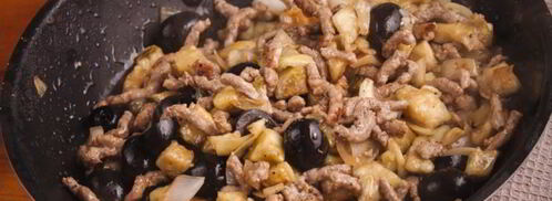 баклажаны, фаршированные рубленой говядиной и каперсами. Шаг 4