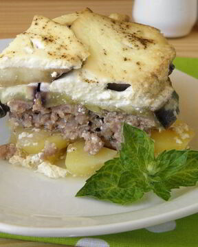 Баклажаны с фаршем и картошкой