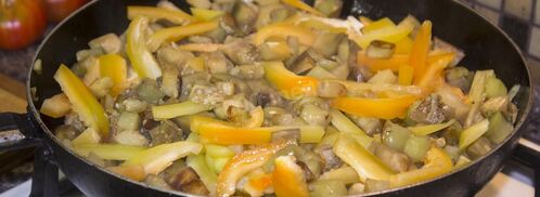 баклажаны с перцем и помидорами быстро и просто. Шаг 6