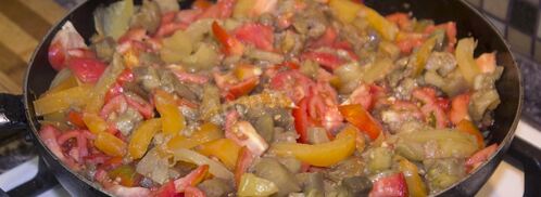 баклажаны с перцем и помидорами быстро и просто. Шаг 10