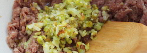 фаршированный порей в сливочном соусе, запеченный под сыром джюгас. Шаг 4