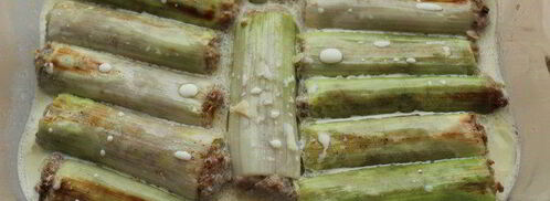 фаршированный порей в сливочном соусе, запеченный под сыром джюгас. Шаг 8