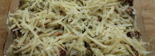 фаршированный порей в сливочном соусе, запеченный под сыром джюгас. Шаг 10