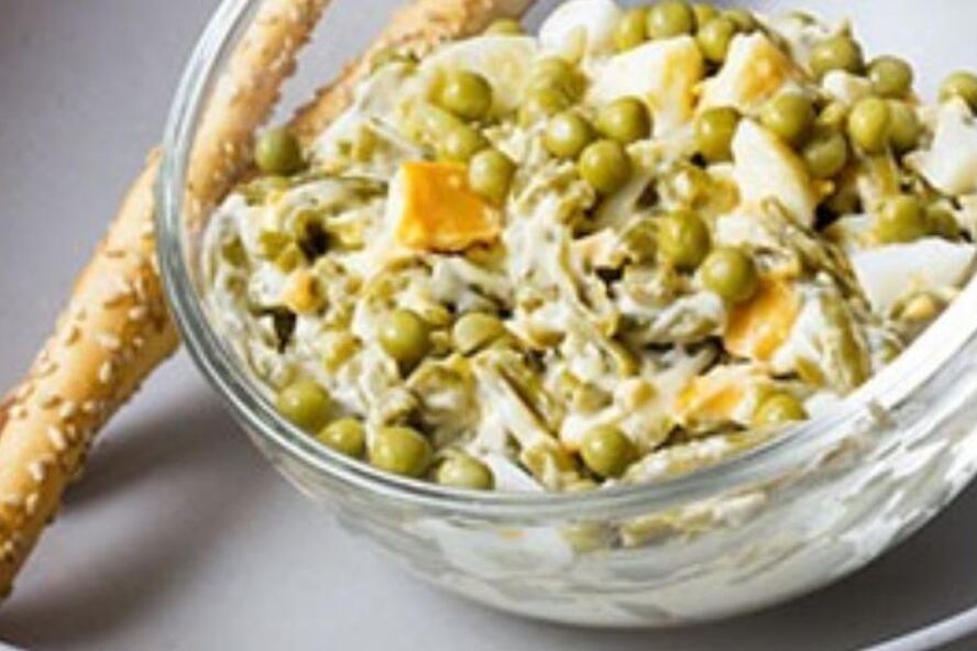 Рецепт горошек по-парижски с зеленой фасолью и яйцом