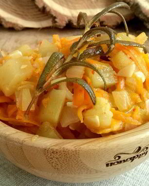 Кабачки тушенные с морковью и луком