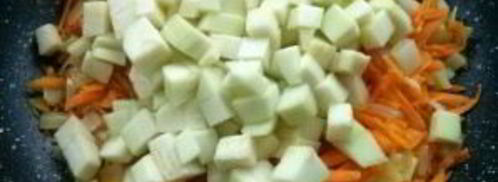 кабачки тушенные с морковью и луком. Шаг 3