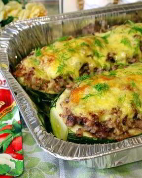 Кабачок, фаршированный мясом и рисом