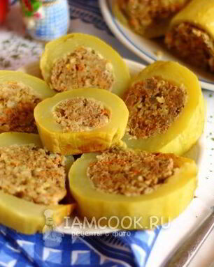 Кабачок с фаршем и булгуром, запеченный в духовке целиком