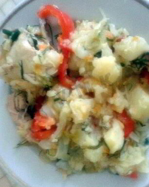 Капуста тушенная с картошкой и куриными окорочками в казане