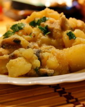 Картофель тушеный с курицей и шампиньонами