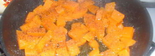 тыква, тушеная с грибами, морковью и луком. Шаг 5