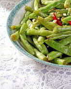 Зеленая фасоль в пряном арахисовом соусе