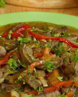 Говяжья печень по-домашнему с луком и перцем