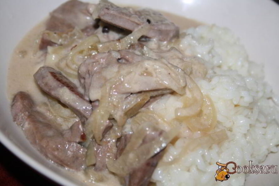 Рецепт индюшиная печень в сметанно-луковом соусе