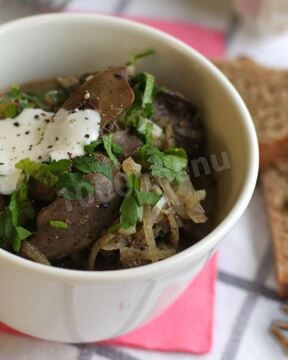 Куриная печень с луком в мультиварке