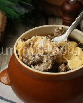 Куриная печень с сыром в горшочке