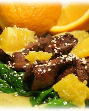 Куриная печень в медовом соусе со шпинатом