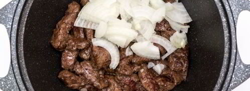 печень говяжья, тушенная в томатно-соевом соусе. Шаг 7