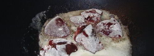 печень птицы в ягодном соусе. Шаг 5