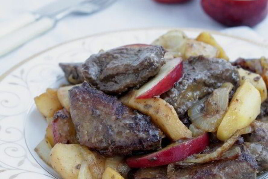 Рецепт печень с яблоками и луком