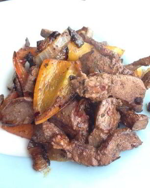 Печень со сладким перцем и беконом