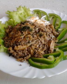 Печень тушеная с капустой