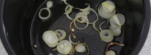 печень тушеная в сметане в мультиварке. Шаг 3