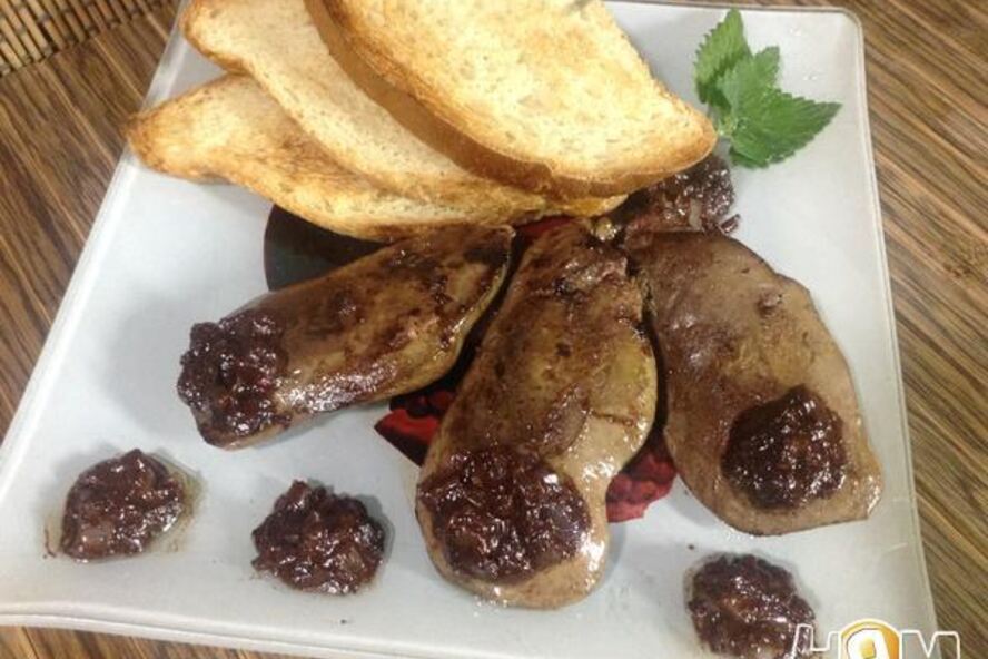 Рецепт жареная фуагра с шоколадным соусом