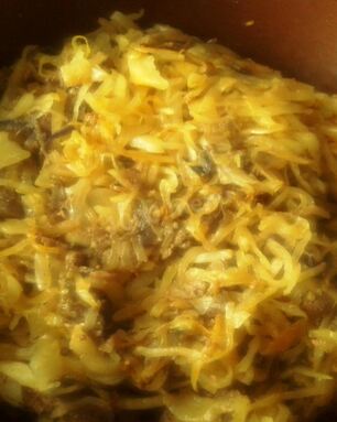 Жареная капуста с куриной печенью