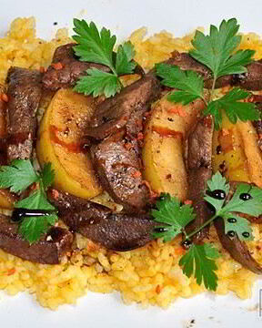 Жареная печень с яблоками