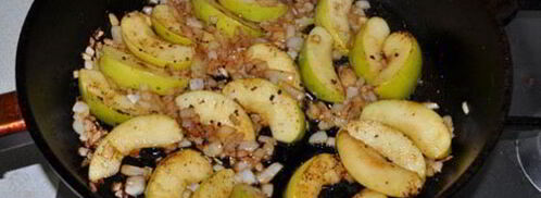 жареная печень с яблоками. Шаг 4