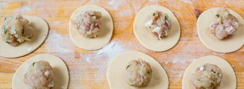 домашние пельмени с курицей и копченой грудинкой. Шаг 7