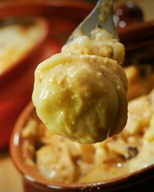 Пельмени с грибами в горшочках