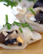 Пельмени с сухими грибами и яйцом