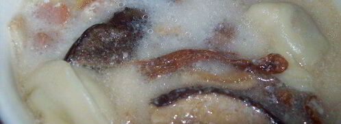 пельмени томленные в горшочке с беконом и лесными грибами. Шаг 5