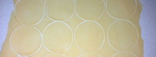 пельмени-ушки из морковного теста. Шаг 9