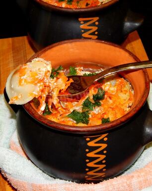 Пельмени в сметане в горшочке