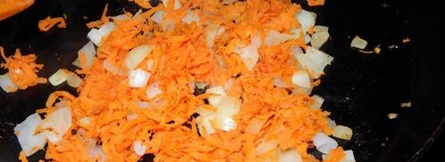 пельмени в сметане в горшочке. Шаг 2