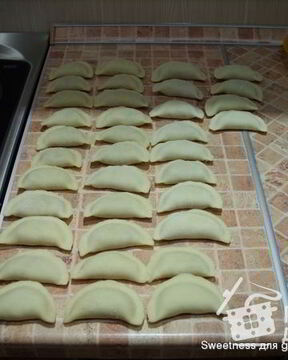 Универсальное тесто для вареников, пельменей, поз, чебуреков