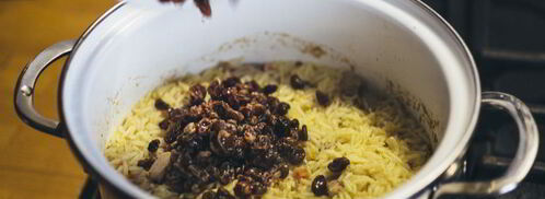 плов из индейки с изюмом. Шаг 8