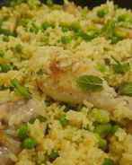 Весенняя паэлья с курицей и молодыми овощами