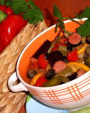 Ароматное рагу с колбасками