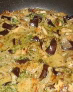 Куриное рагу с баклажанами в сметане