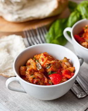 Курица в овощном рагу