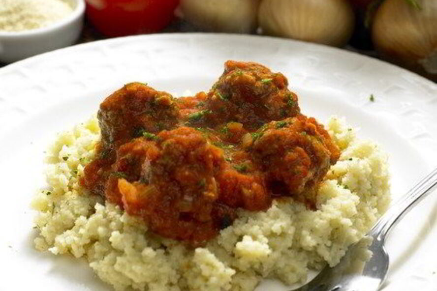 Рецепт кускус с рагу из баранины и томатным соусом с лепестками роз