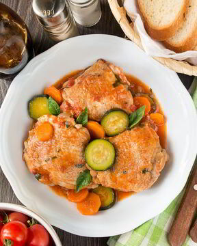 Рагу из курицы с морковью и цуккини