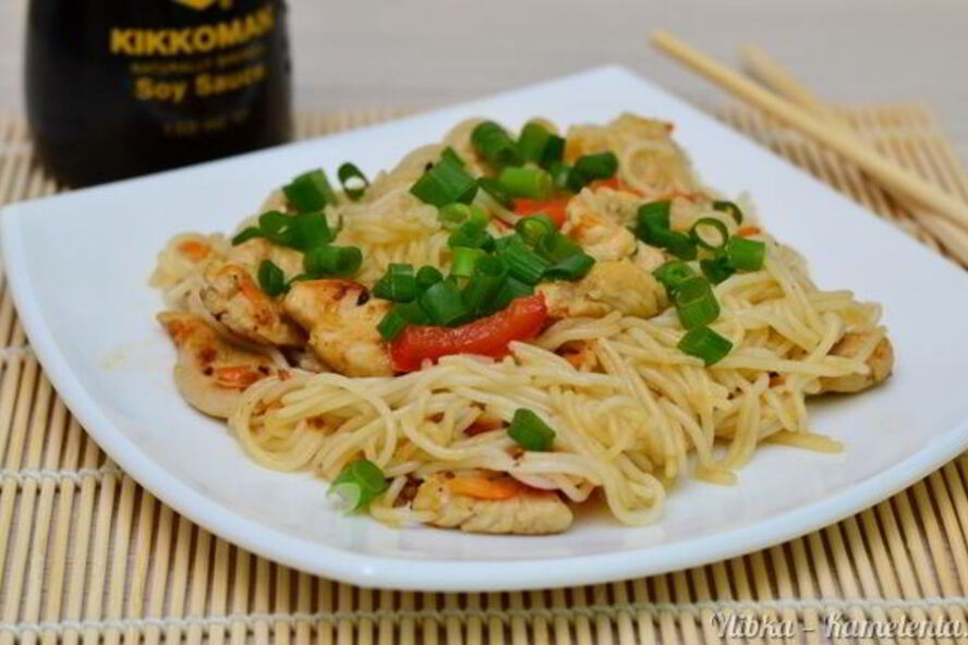 Рецепт рисовая лапша с куриным филе и овощами